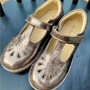 New Mini Boden Bronze Cutout Mary Jane Shoes